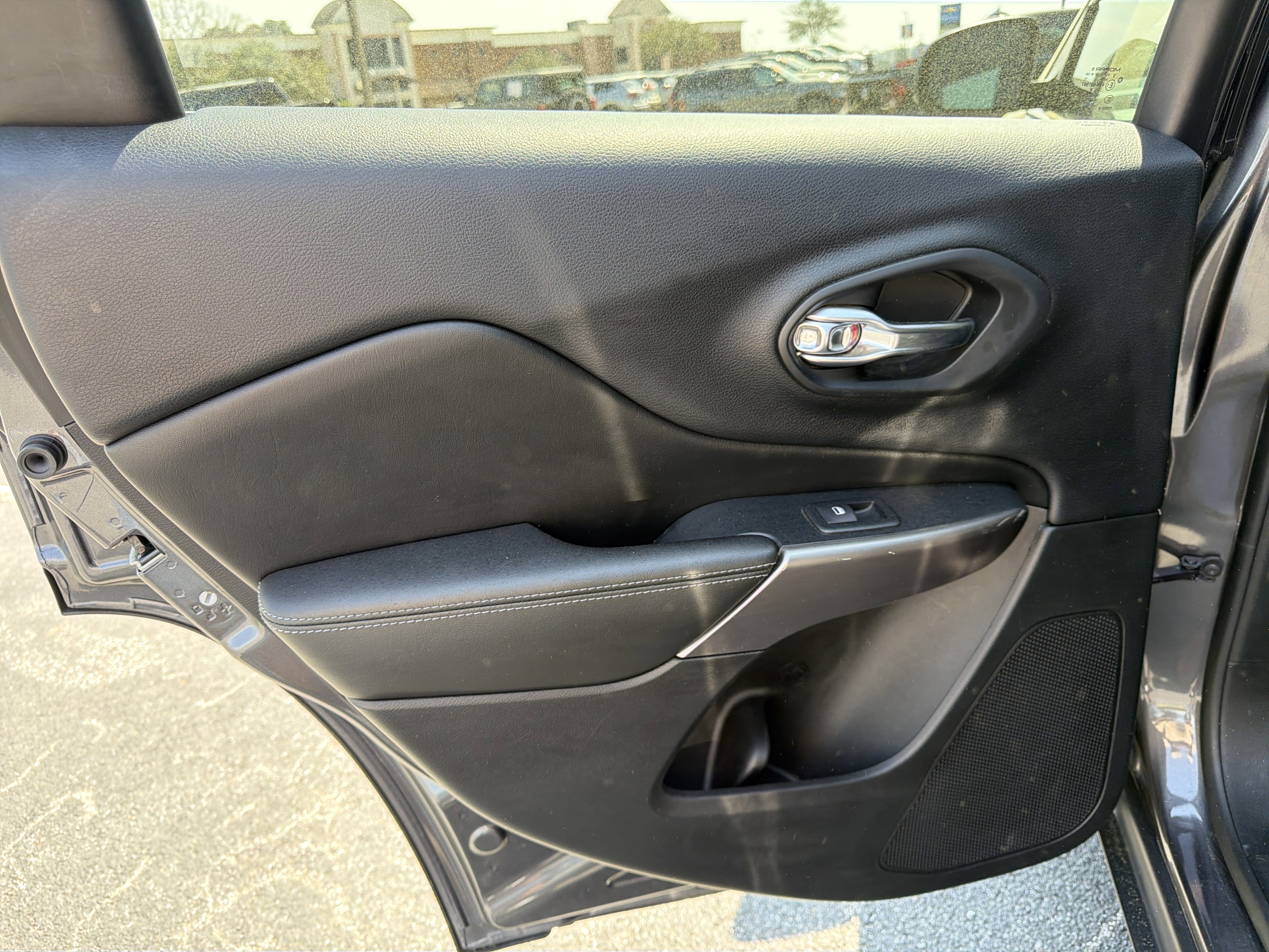 Used 2019 Jeep Cherokee Latitude Plus image 21