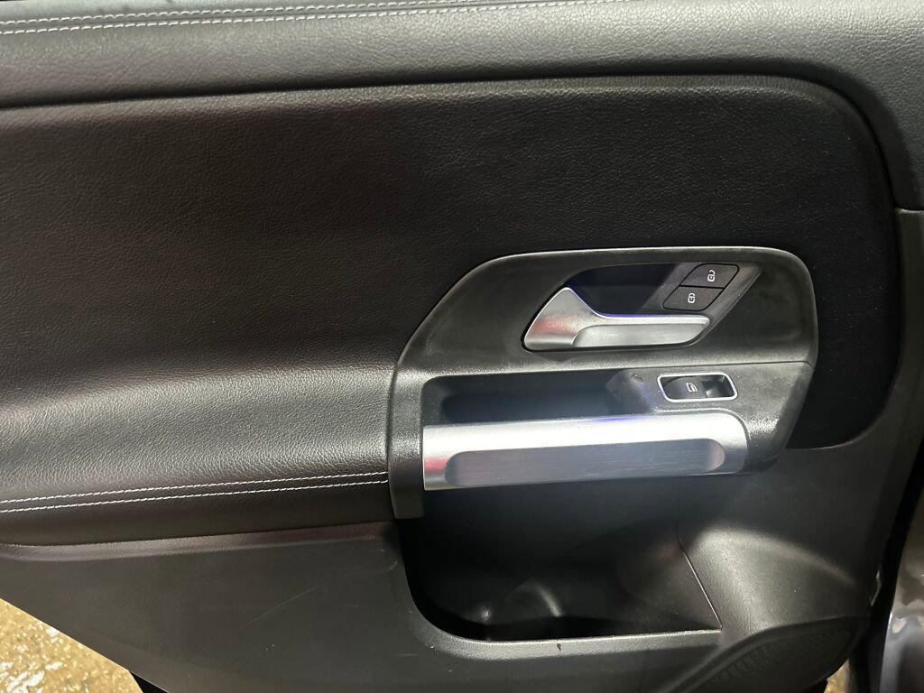 Certified 2022 Mercedes-Benz GLB 250 4MATIC image 17