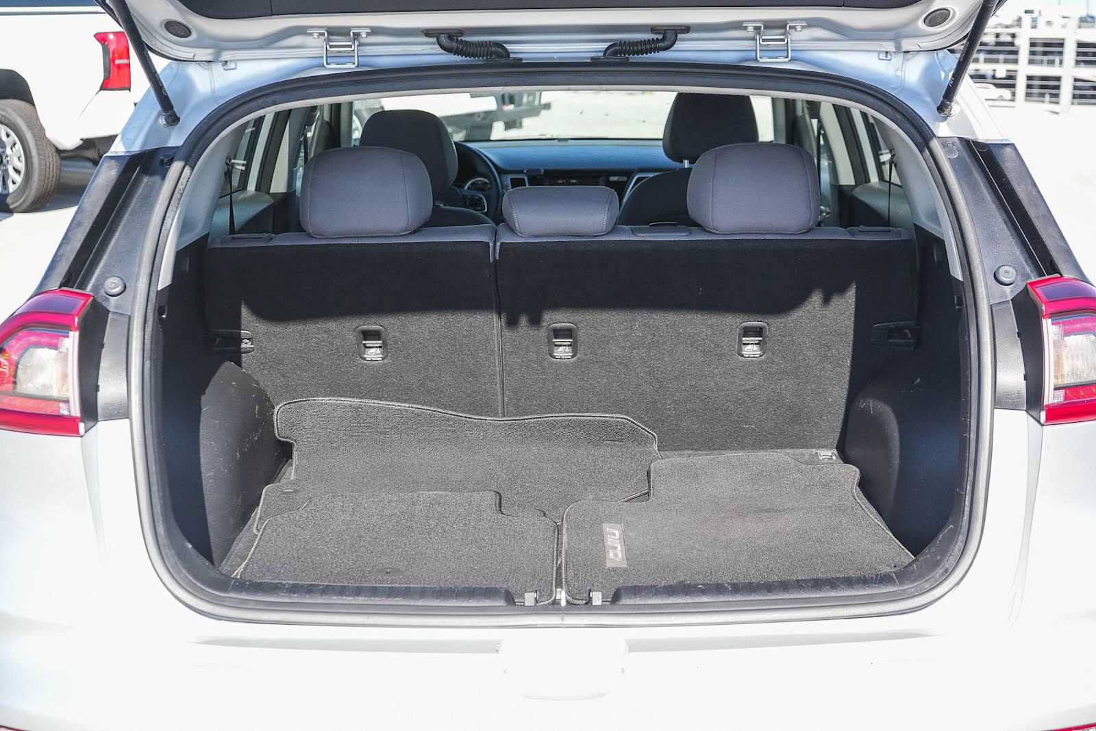 Used 2019 Kia Niro LX FWD image 25