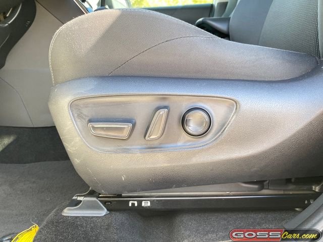 Used 2022 Toyota Venza LE image 25