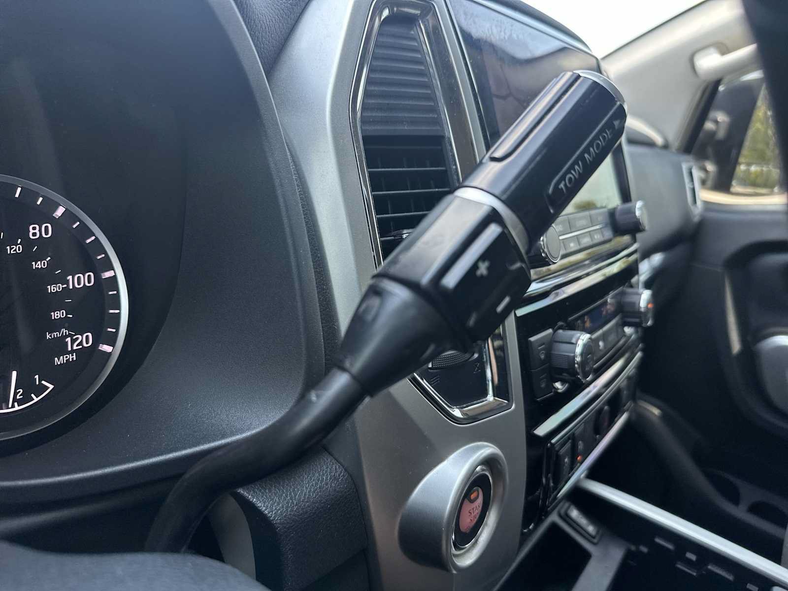 Used 2021 Nissan Titan SV w/ SV Convenience Package RWD image 34