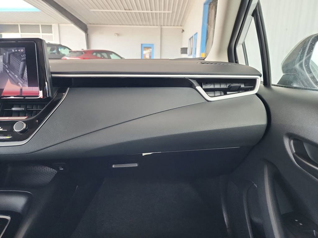 Used 2025 Toyota Corolla LE FWD image 30