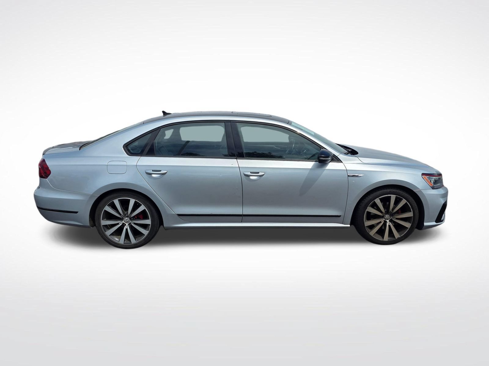 Used 2018 Volkswagen Passat 3.6 FWD image 4