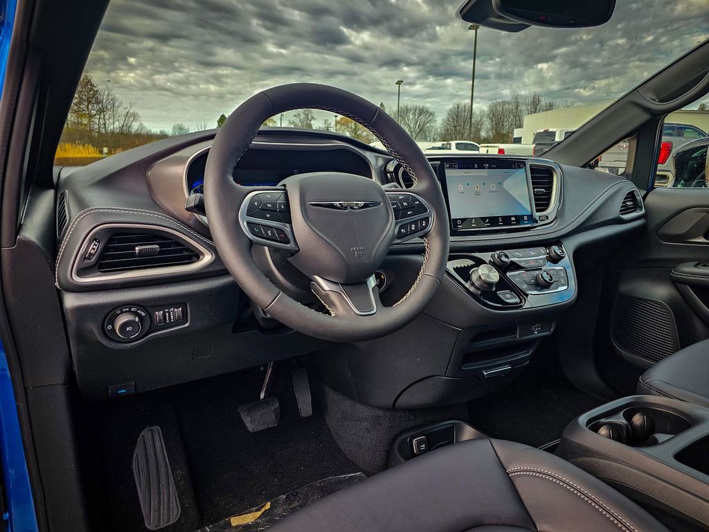 New 2026 Chrysler Pacifica Select image 14