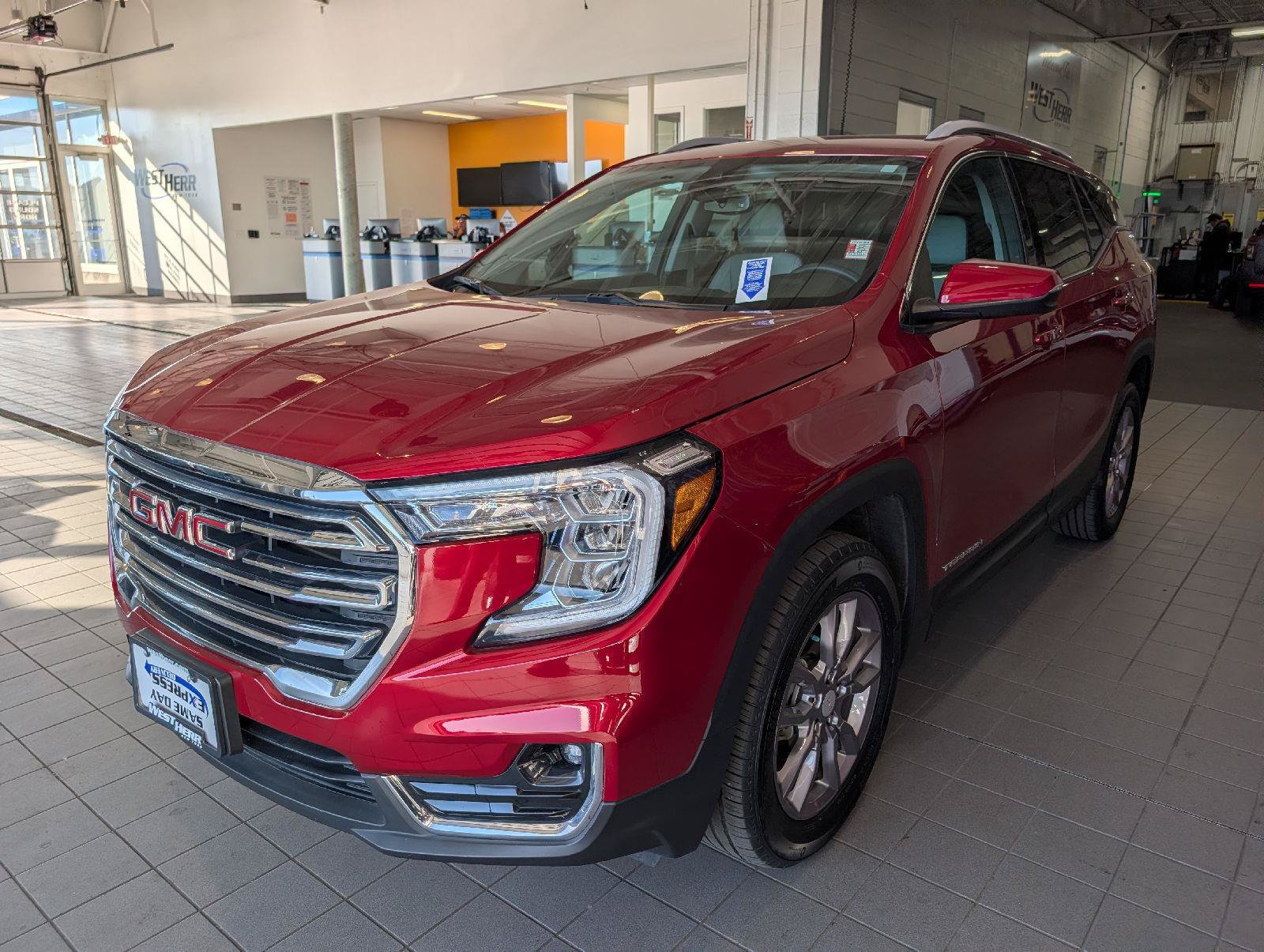 Used 2023 GMC Terrain SLT AWD/4WD image 4