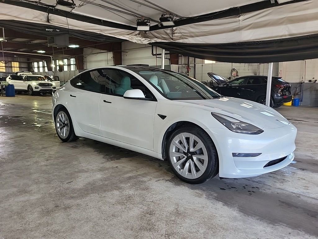 Used 2023 Tesla Model 3 Standard Range image 3