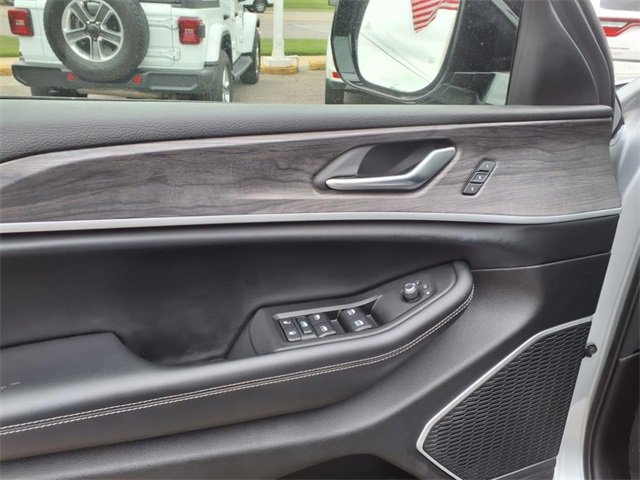 Used 2021 Jeep Grand Cherokee L Limited image 10