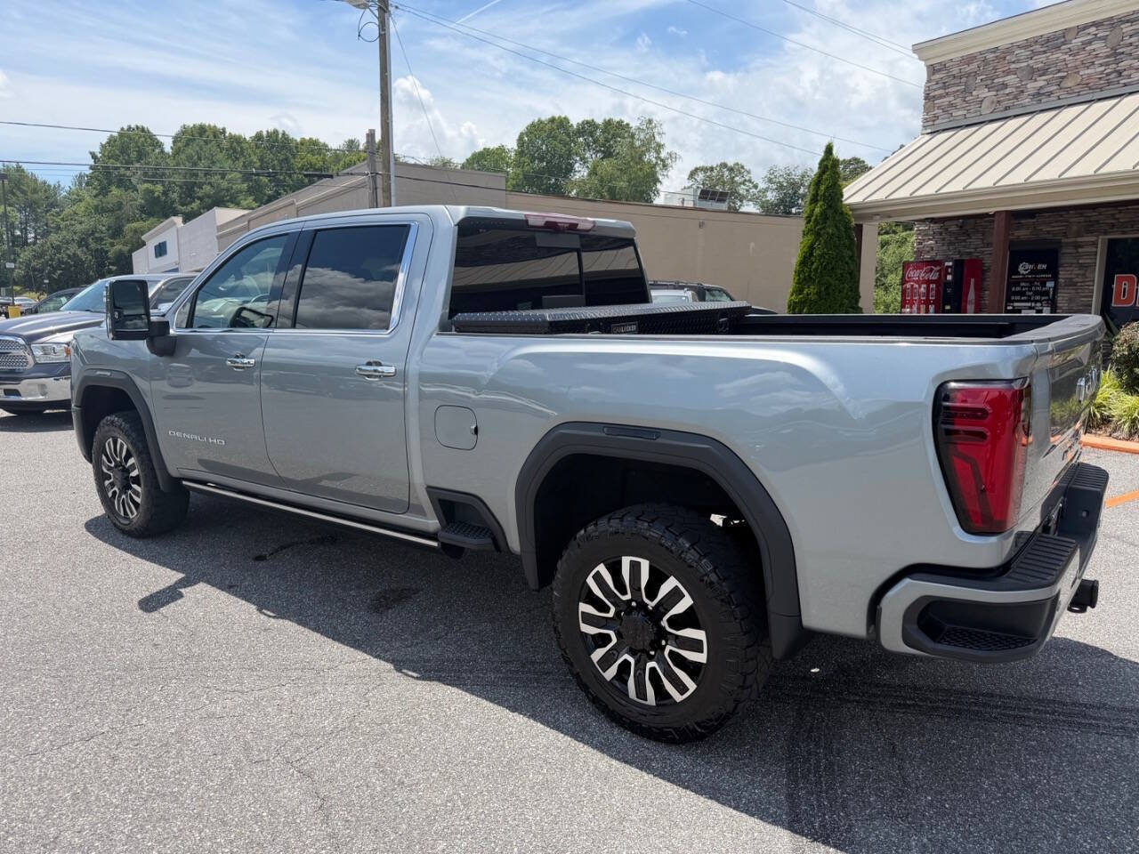 Used 2024 GMC Sierra 2500 Denali Ultimate AWD/4WD image 9
