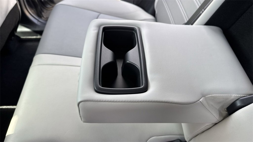 Used 2021 Toyota RAV4 XLE Premium image 39