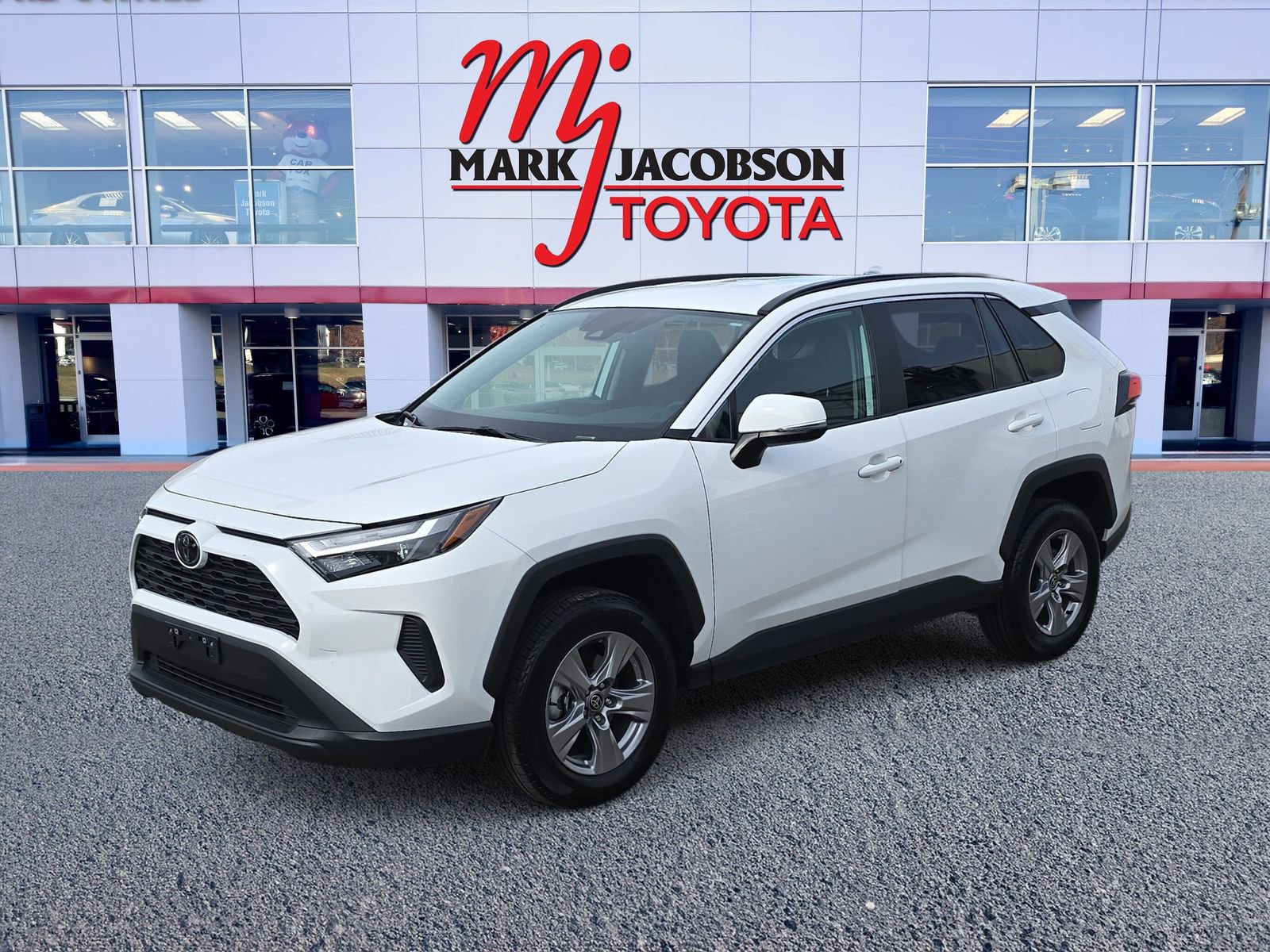 Used 2025 Toyota RAV4 XLE image 1