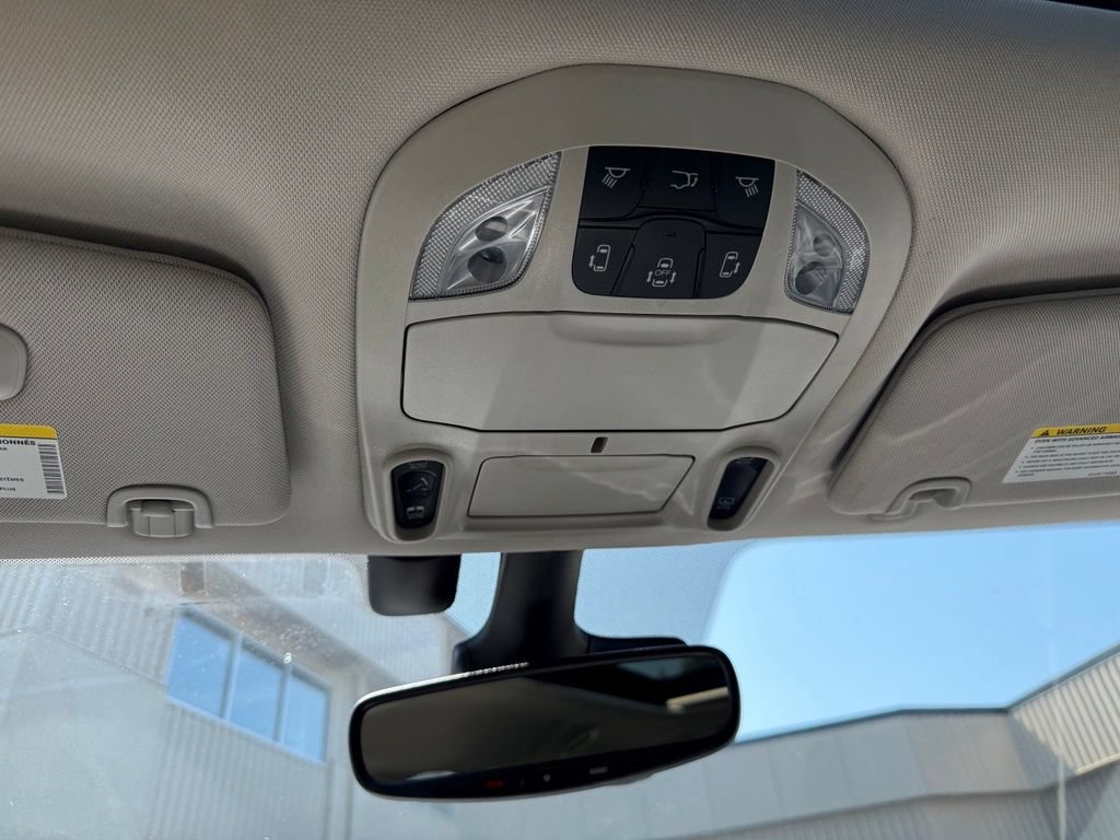 Used 2021 Chrysler Pacifica Limited w/ Premium & Safety Sphere Group FWD image 9