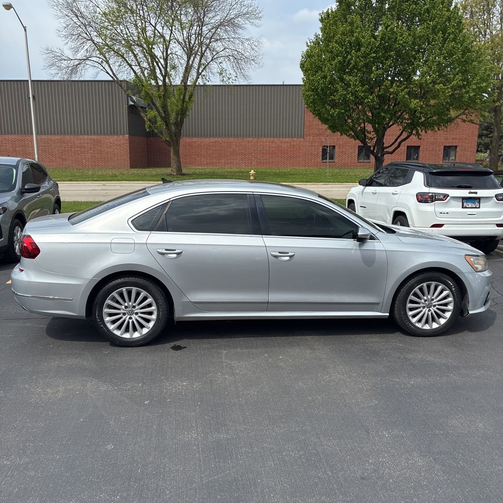Used 2017 Volkswagen Passat 1.8T SE FWD image 3