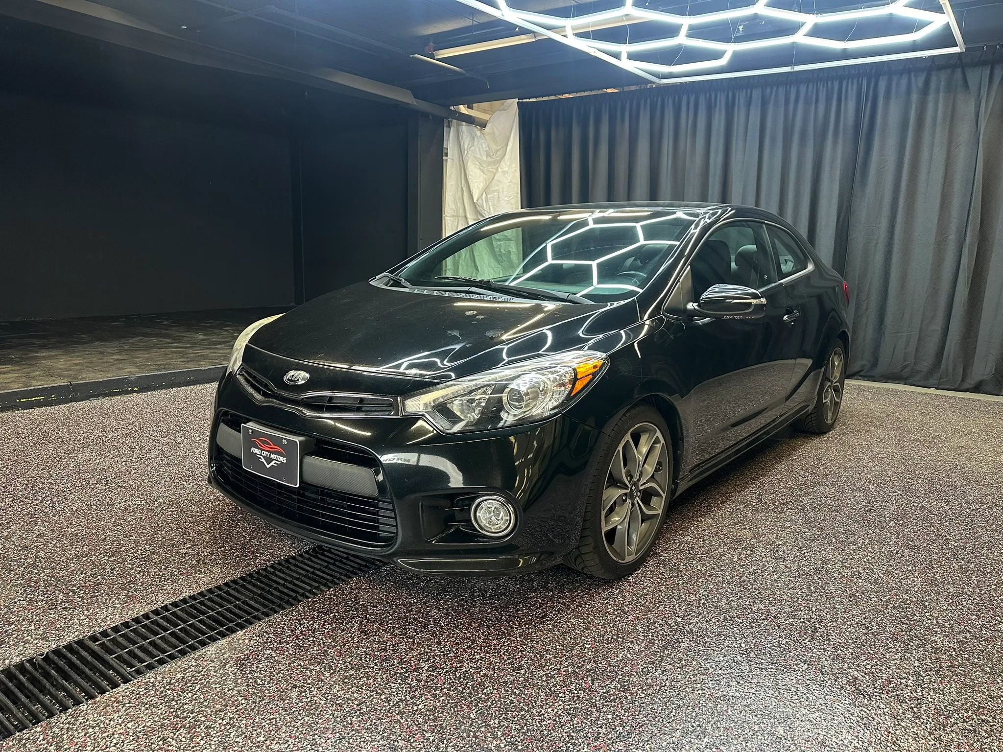 Used 2016 Kia Forte Koup SX FWD image 3