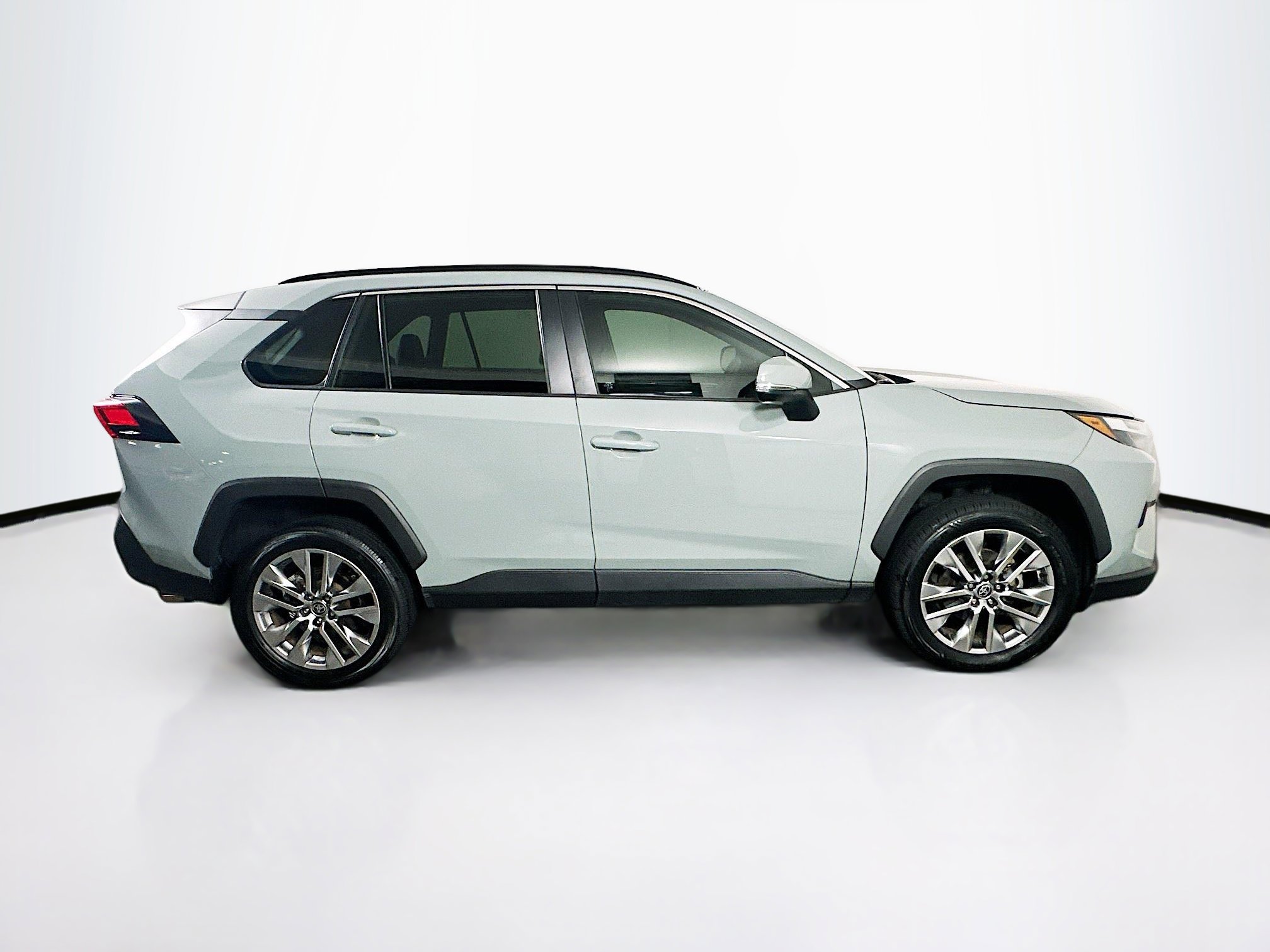 Used 2023 Toyota RAV4 XLE Premium image 10