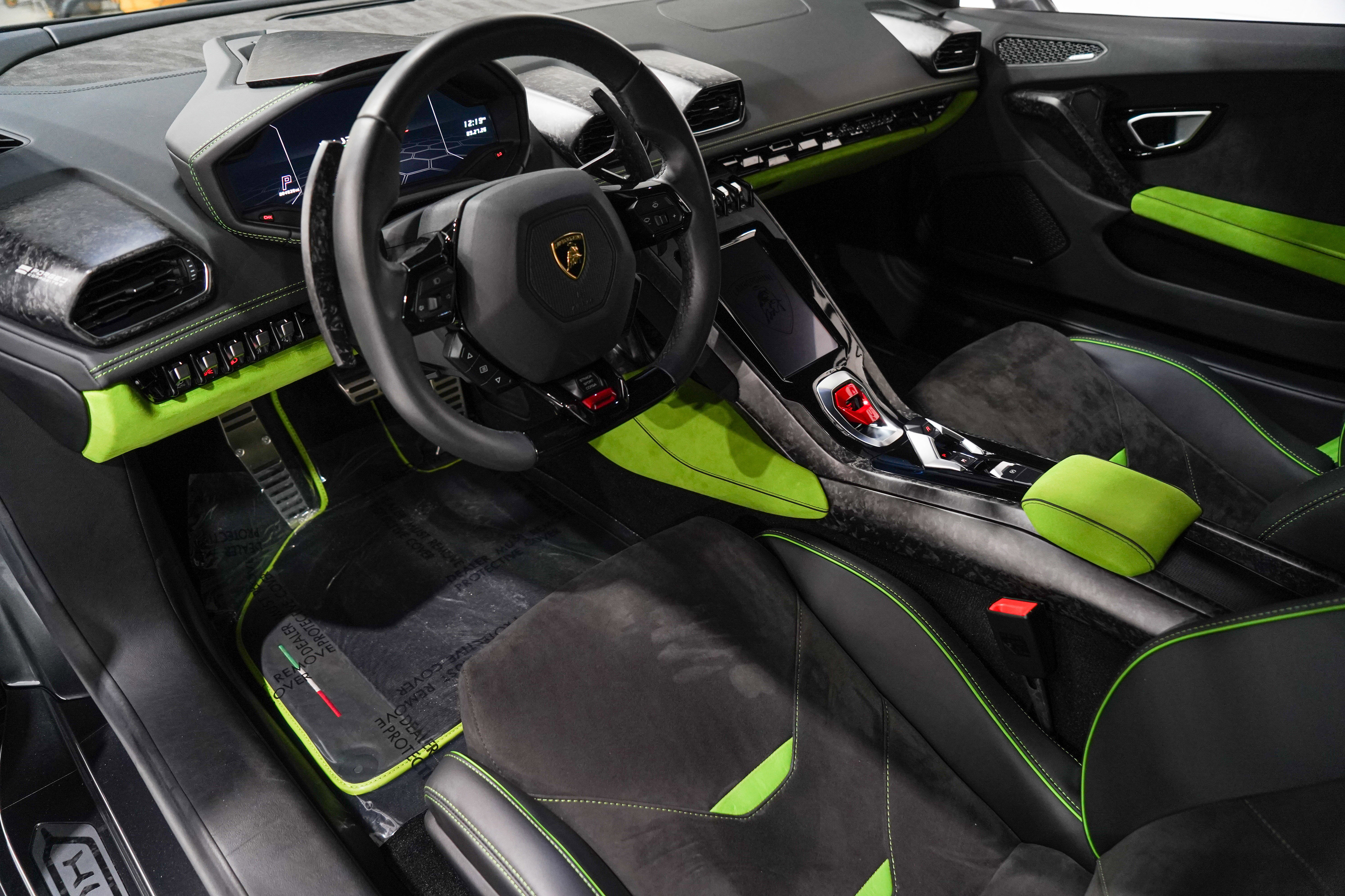 Used 2022 Lamborghini Huracan EVO RWD image 2