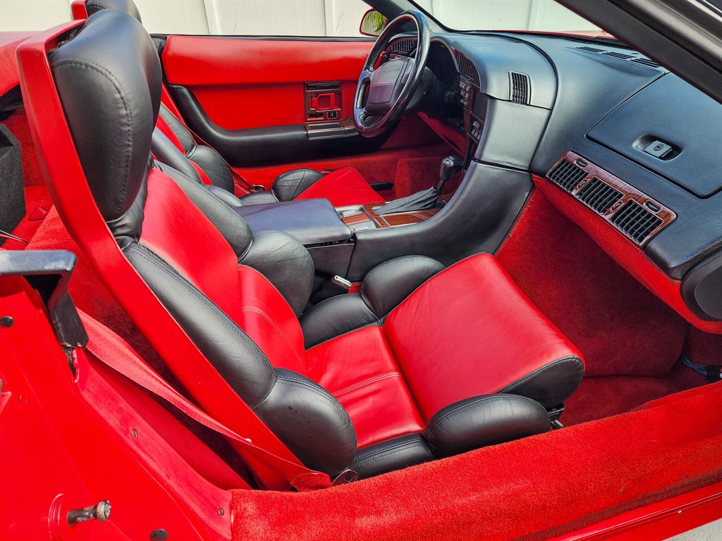Used 1990 Chevrolet Corvette Convertible RWD image 25