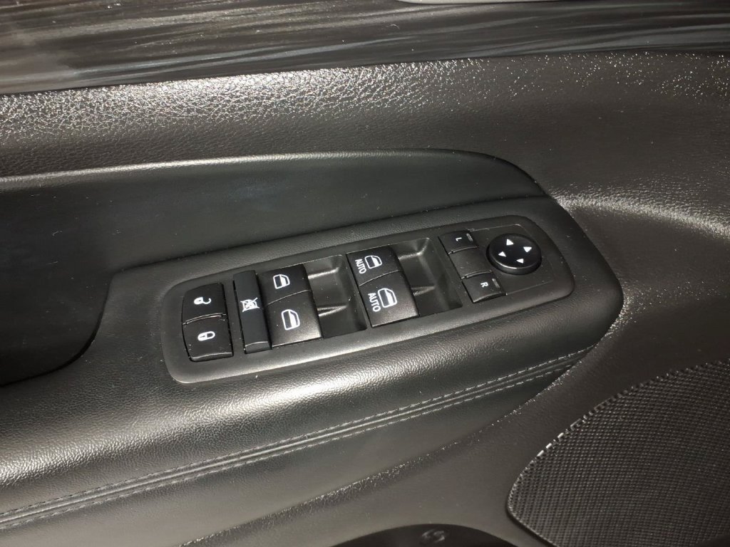 Used 2020 Jeep Grand Cherokee Altitude AWD/4WD image 14