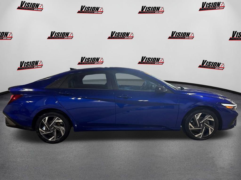Used 2025 Hyundai Elantra Sport image 4