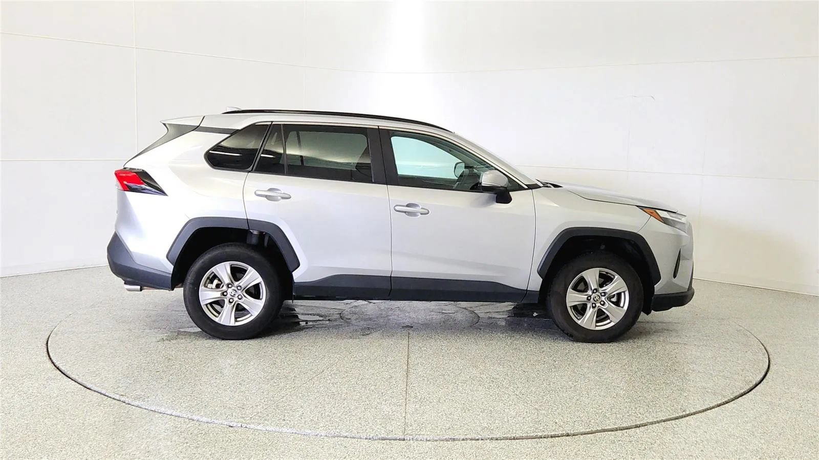 Used 2024 Toyota RAV4 XLE FWD image 9