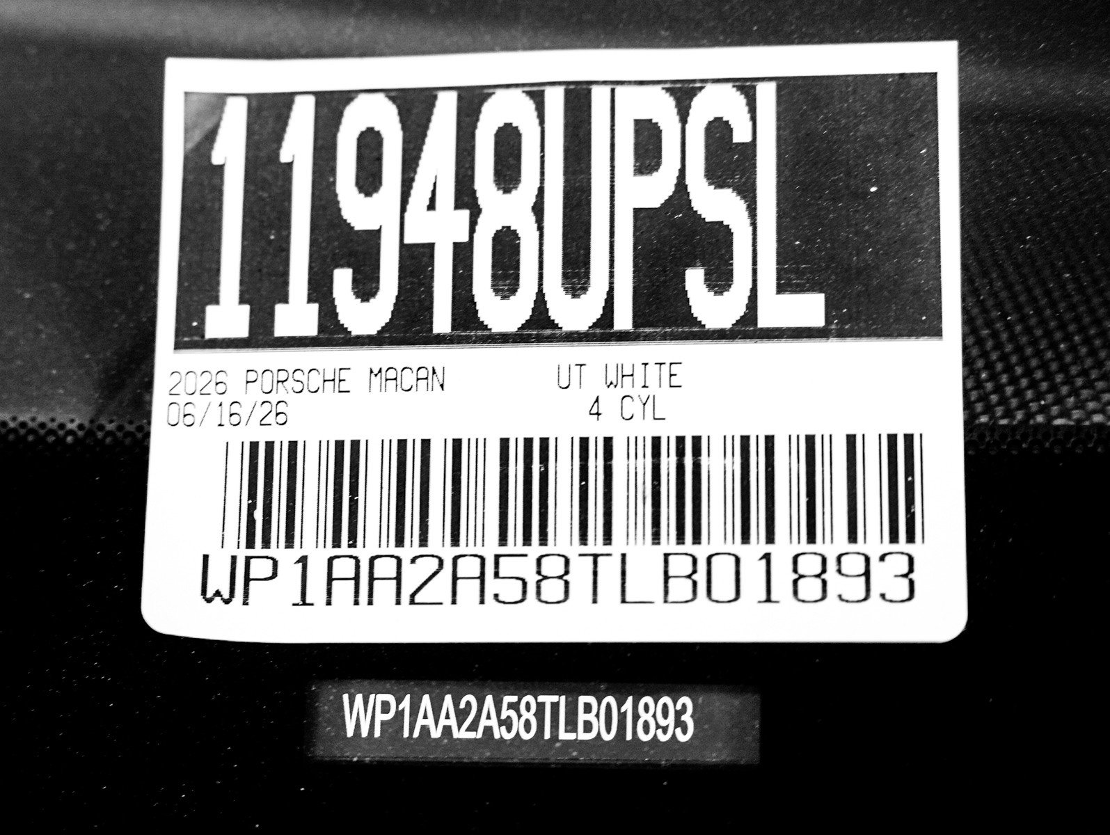 Certified 2026 Porsche Macan AWD/4WD image 32
