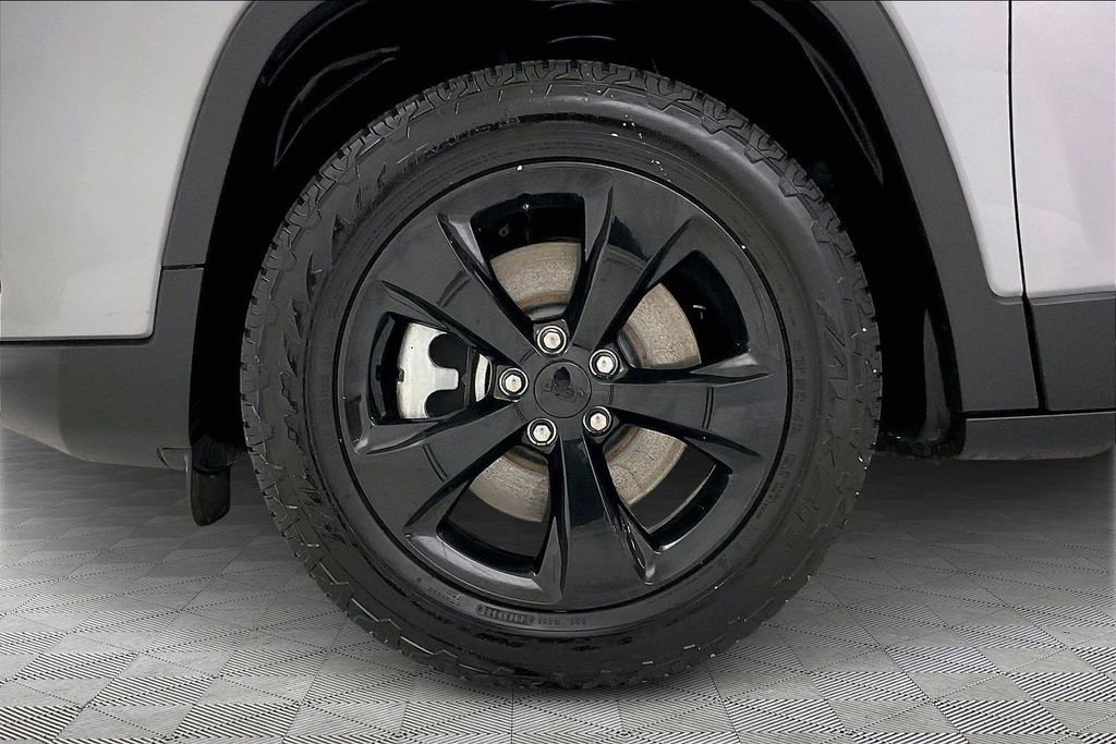 Used 2021 Jeep Cherokee Latitude Plus image 23