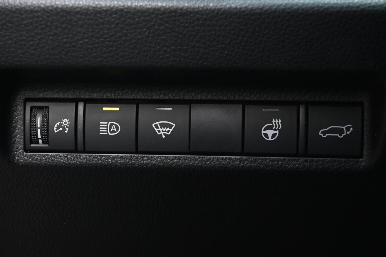 Used 2021 Toyota RAV4 SE w/ Weather & Moonroof Package AWD/4WD image 32