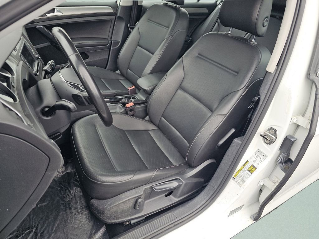Used 2017 Volkswagen Golf SE FWD image 6