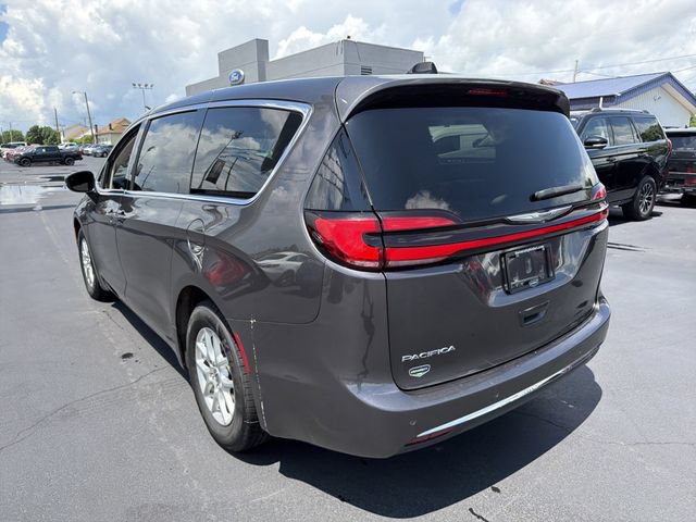 Used 2023 Chrysler Pacifica Touring-L FWD image 6