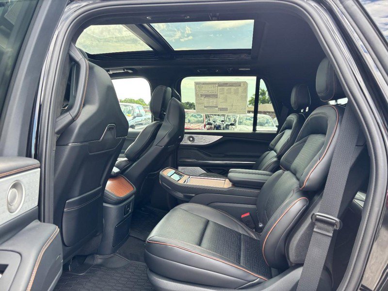 New 2026 Lincoln Navigator Black Label AWD/4WD image 9