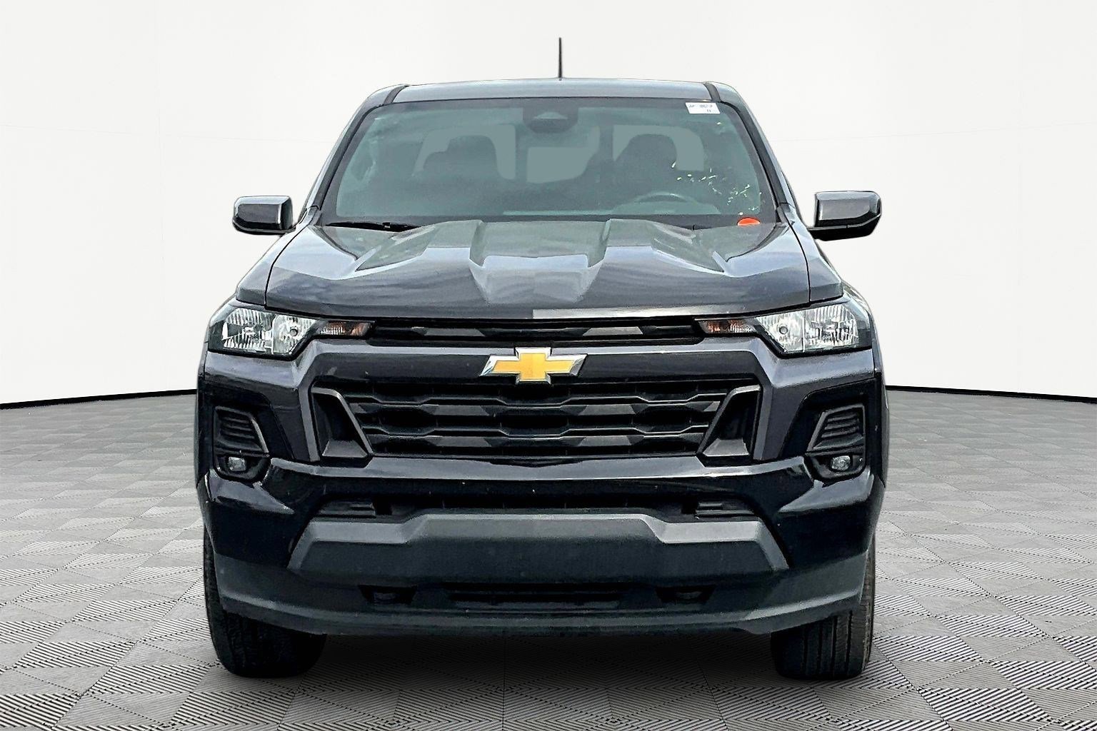Used 2023 Chevrolet Colorado LT w/ LT Convenience Package AWD/4WD image 2