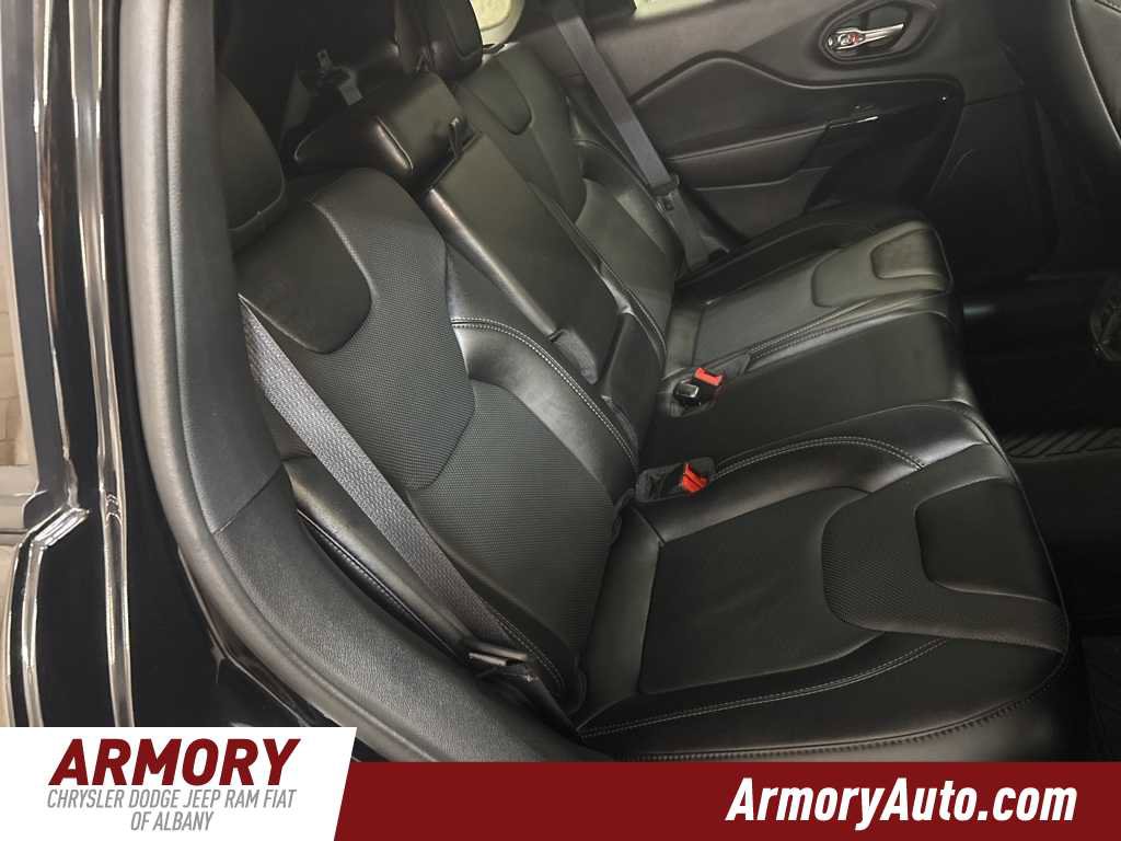 Used 2023 Jeep Cherokee Altitude Lux image 32