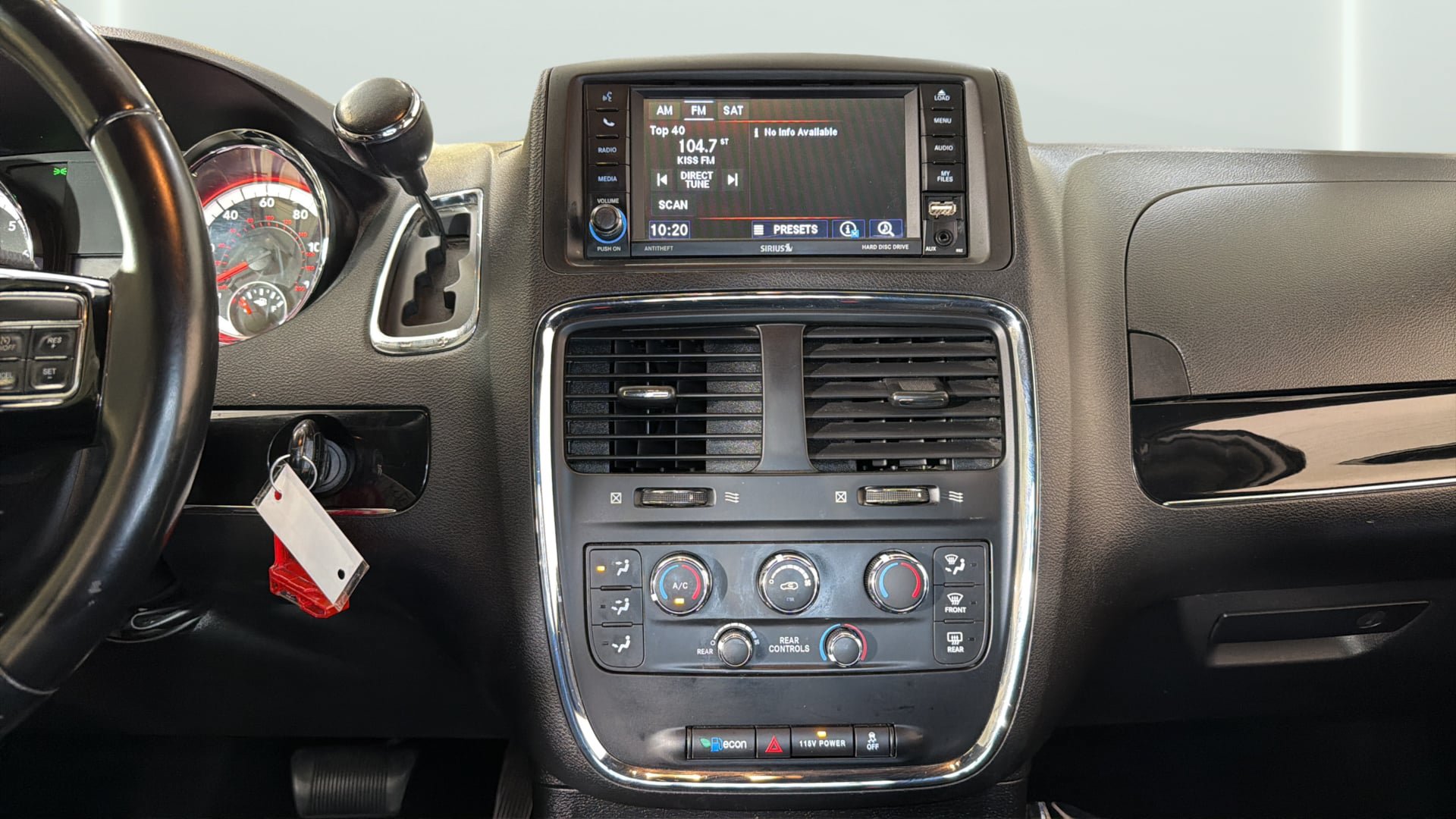 Used 2018 Dodge Grand Caravan SE FWD image 16