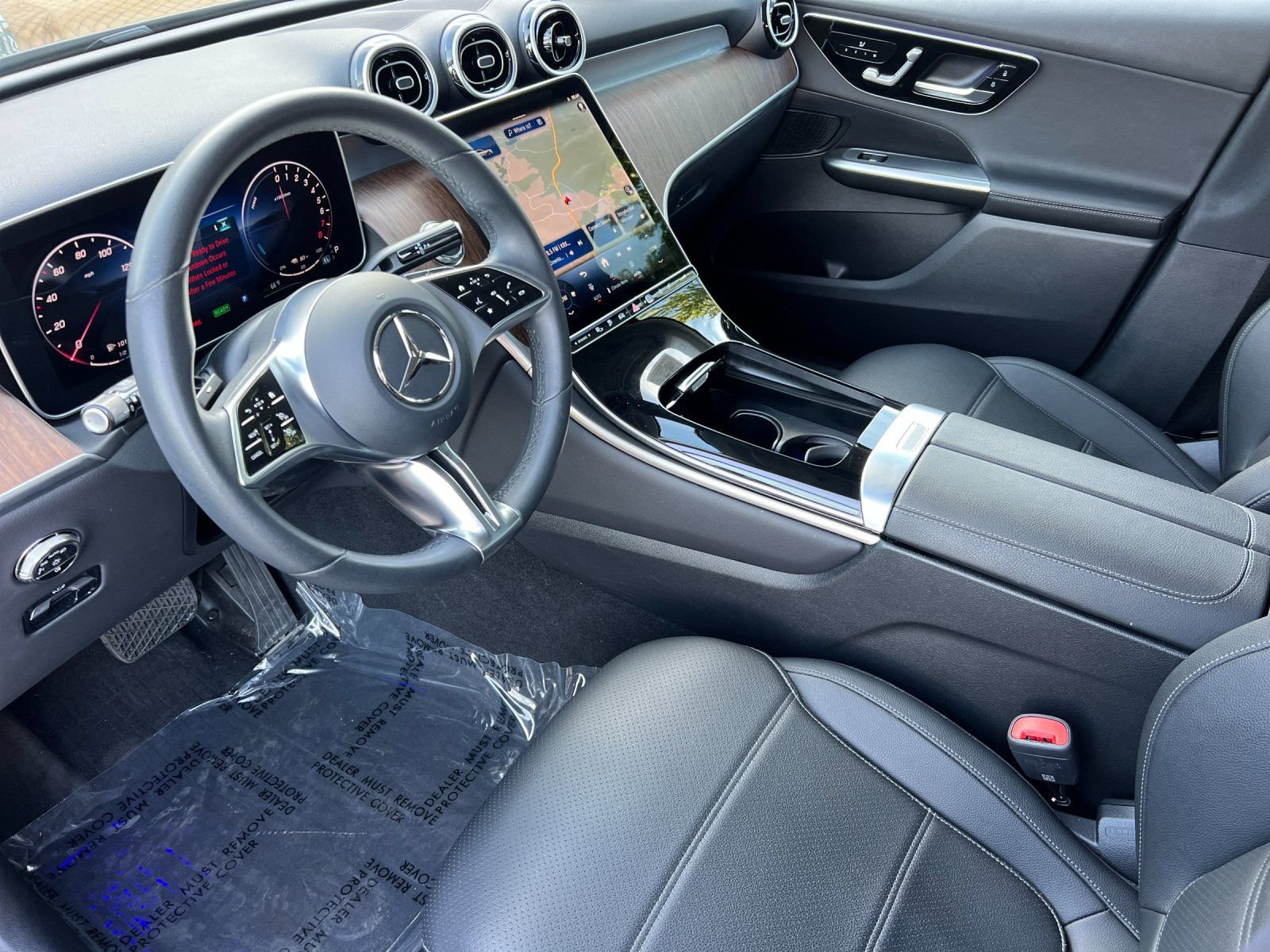 Used 2025 Mercedes-Benz GLC 350e 4MATIC image 9