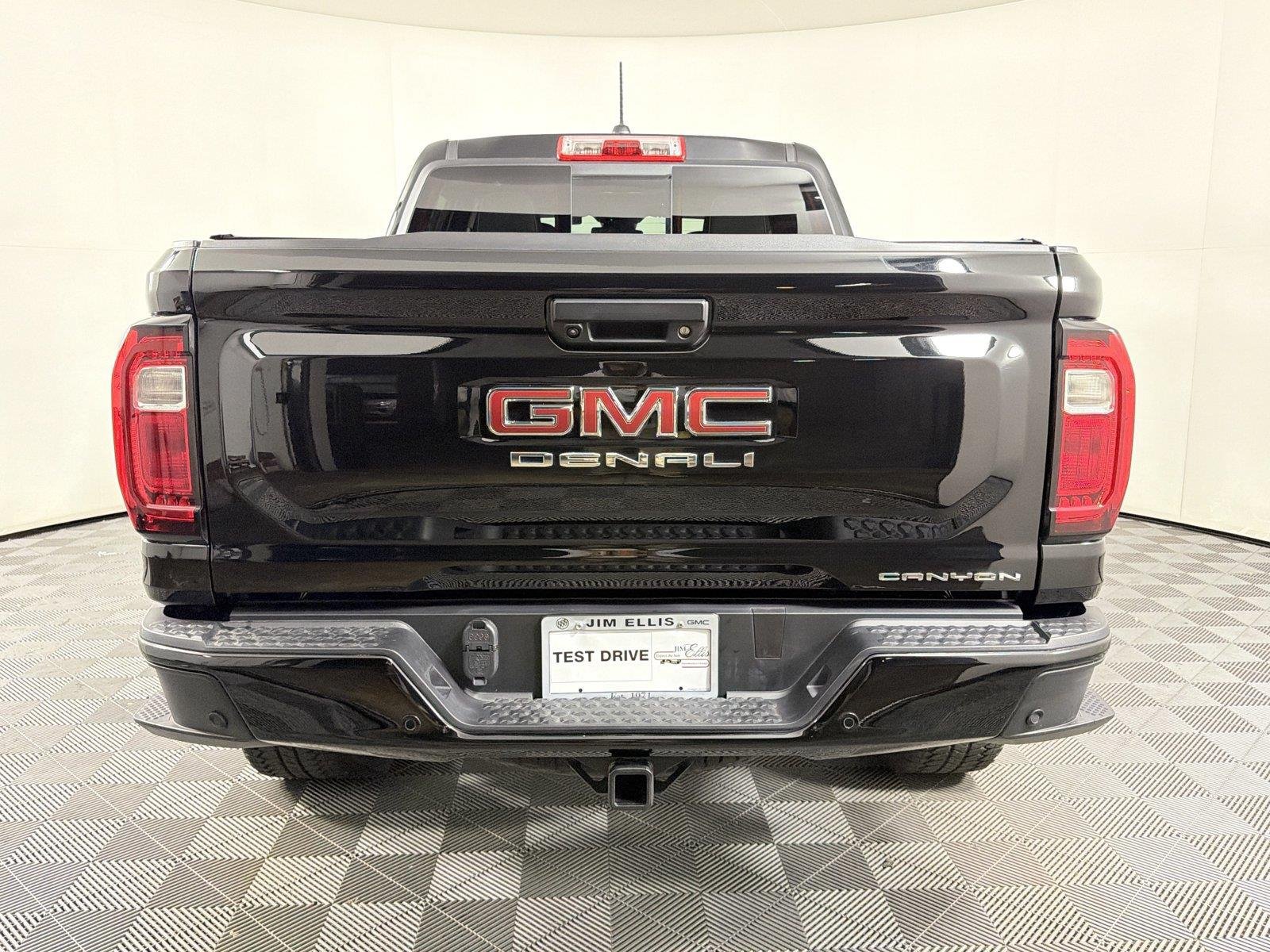 Used 2024 GMC Canyon Denali AWD/4WD image 5