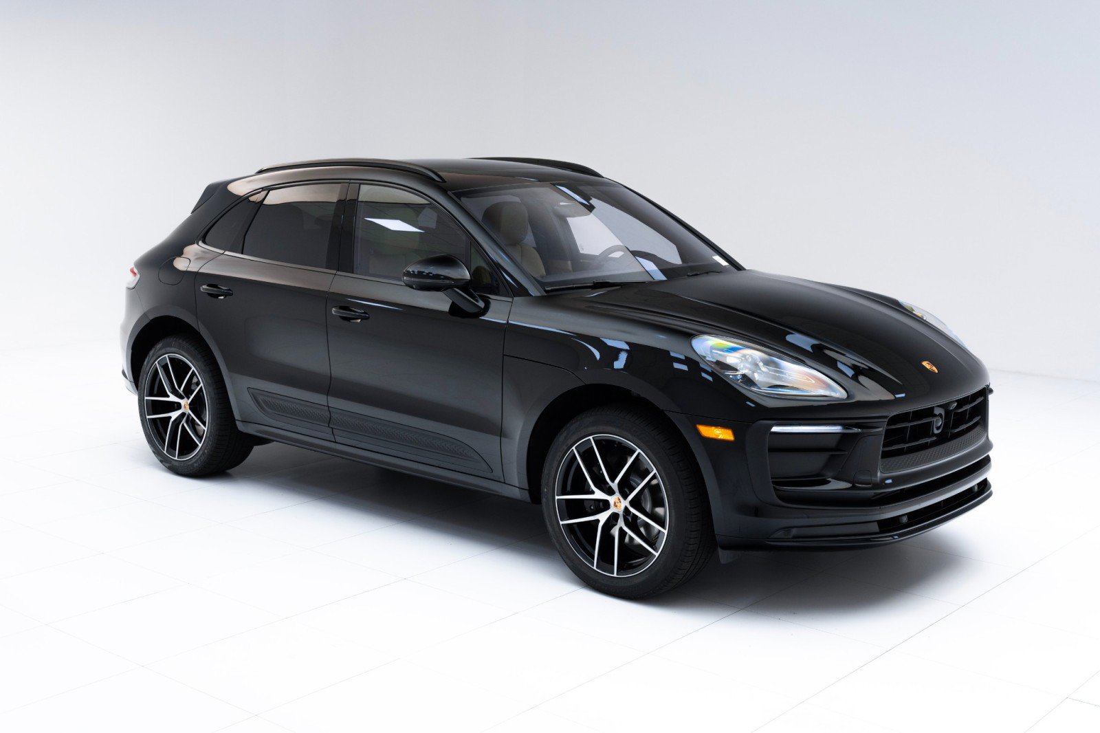 Certified 2025 Porsche Macan AWD/4WD image 7
