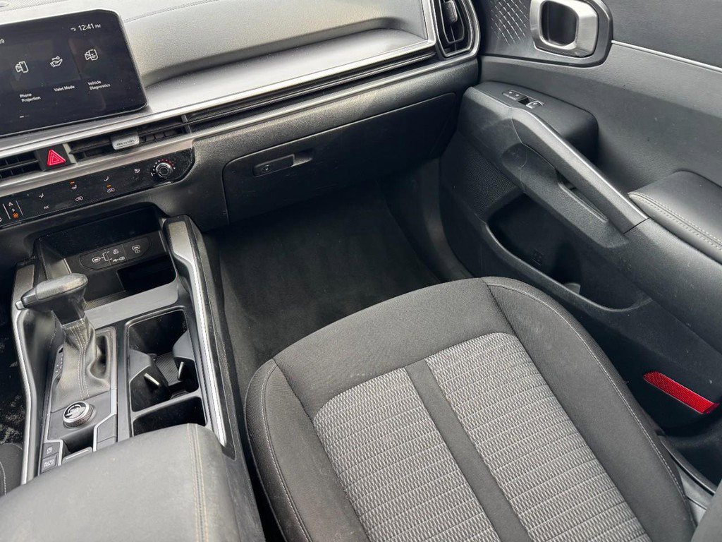 Used 2024 Kia Sorento LX image 16