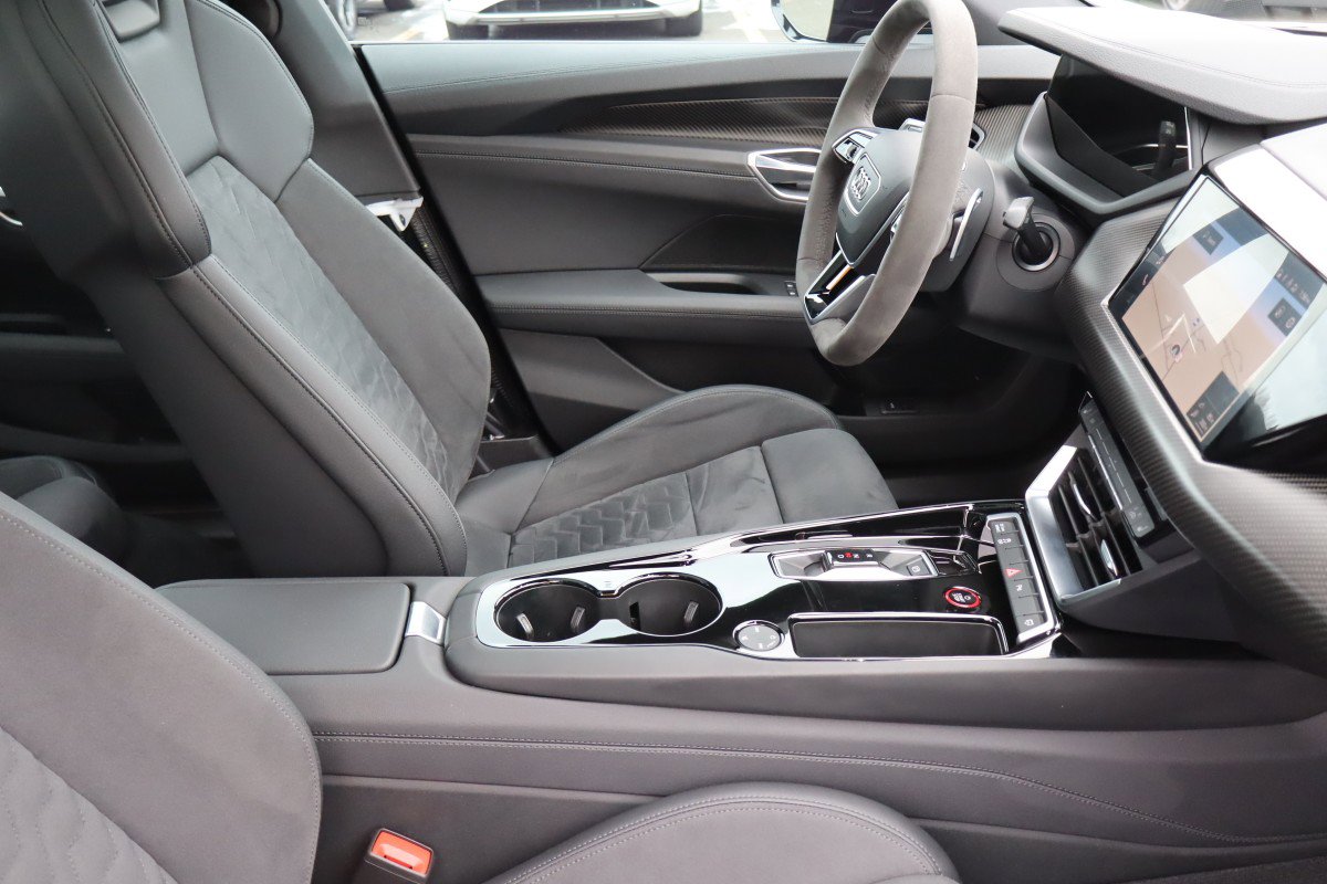 Used 2022 Audi e-tron GT Premium Plus w/ Performance Package image 13