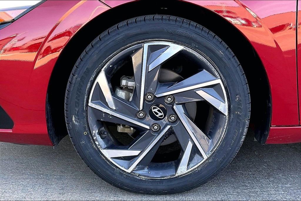 Used 2025 Hyundai Elantra SEL image 8