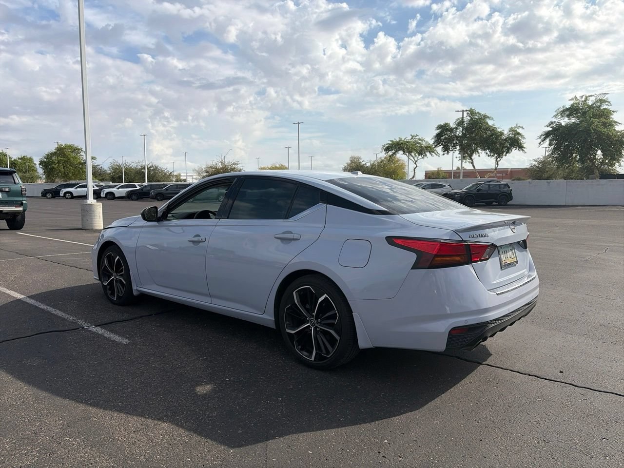 Used 2023 Nissan Altima 2.5 SR FWD image 7