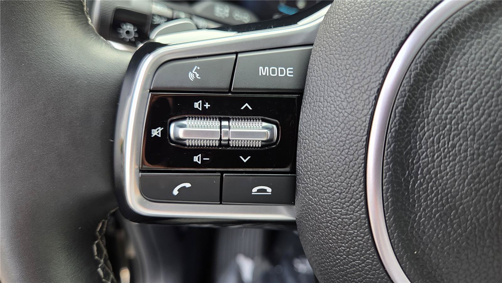 Certified 2023 Kia Sorento SX Prestige w/ Panoramic Sunroof Package AWD/4WD image 19