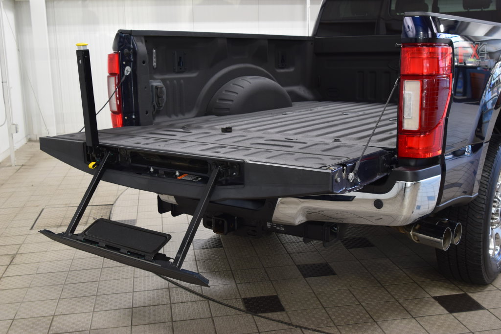 Used 2021 Ford F250 Lariat w/ Lariat Ultimate Package AWD/4WD image 28