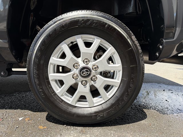 Used 2025 Toyota Tacoma SR5 AWD/4WD image 9