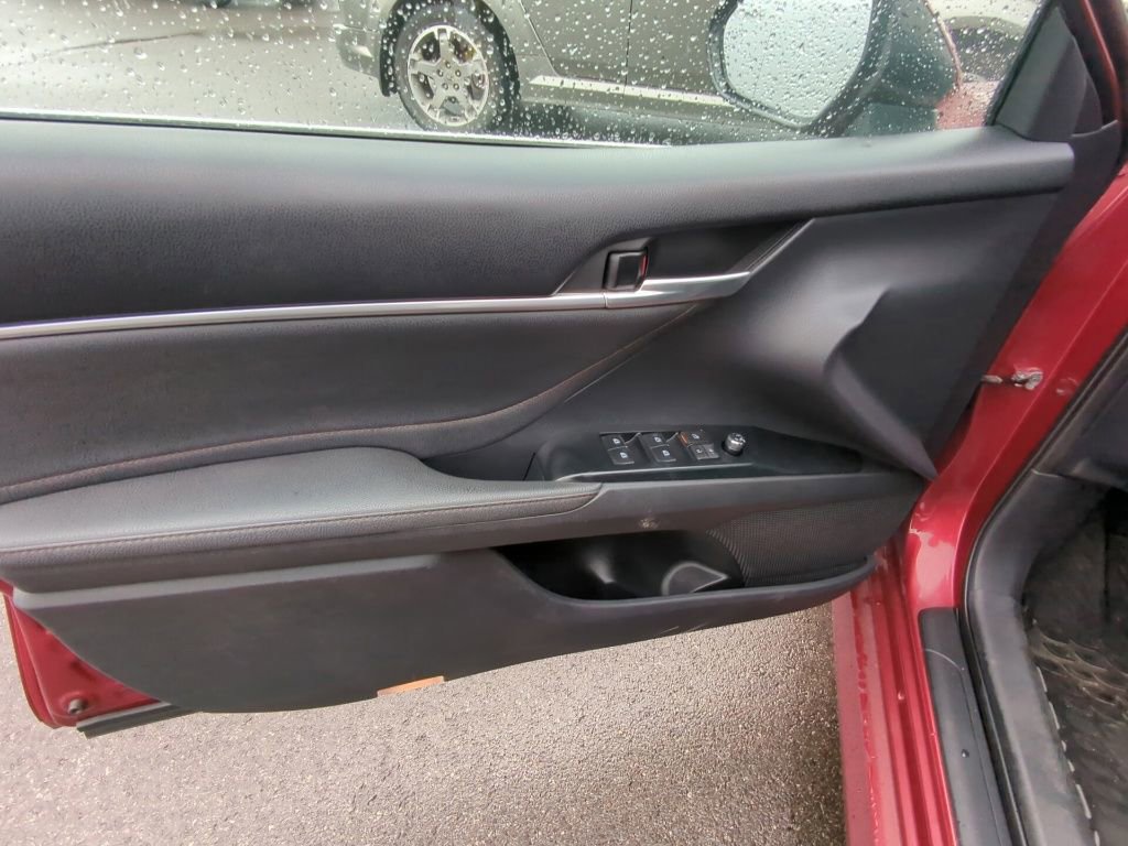 Used 2018 Toyota Camry XLE FWD image 8