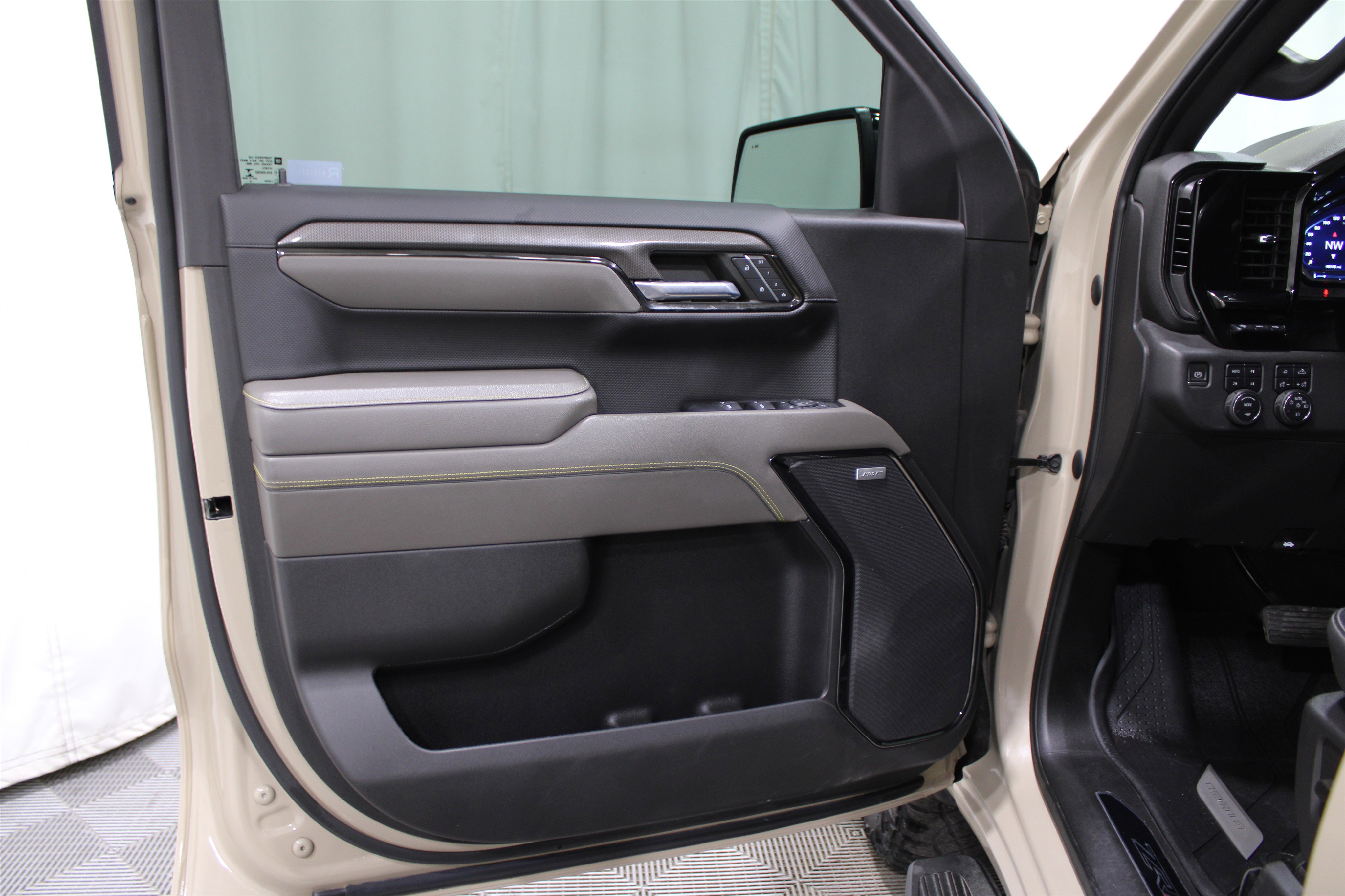 Used 2023 Chevrolet Silverado 1500 ZR2 image 6