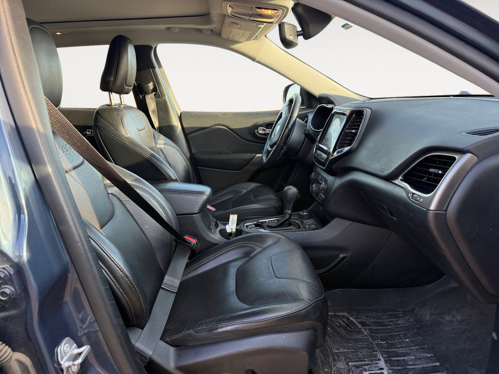 Used 2020 Jeep Cherokee Limited image 15