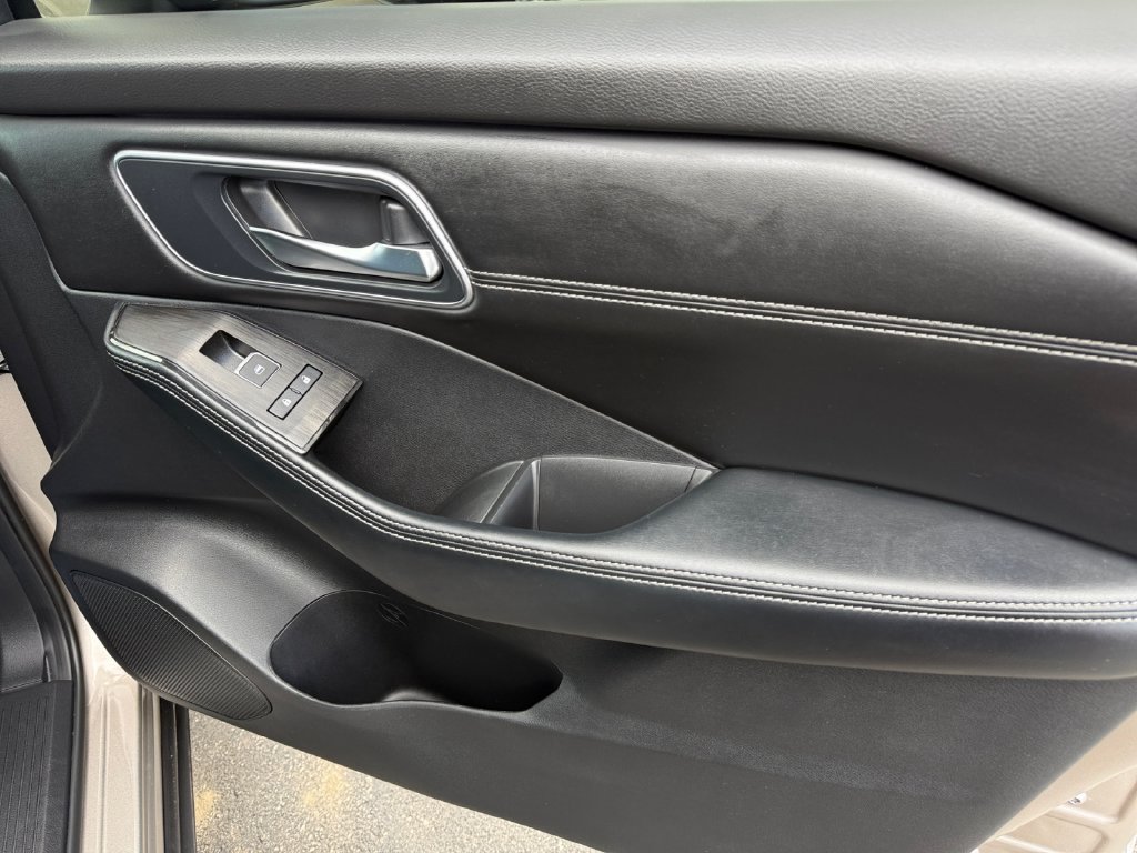 Used 2026 Nissan Rogue Platinum w/ Platinum Premium Package AWD/4WD image 19