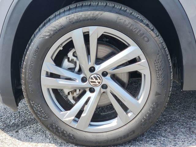 Used 2024 Volkswagen Atlas Cross Sport SEL R-Line AWD/4WD image 9