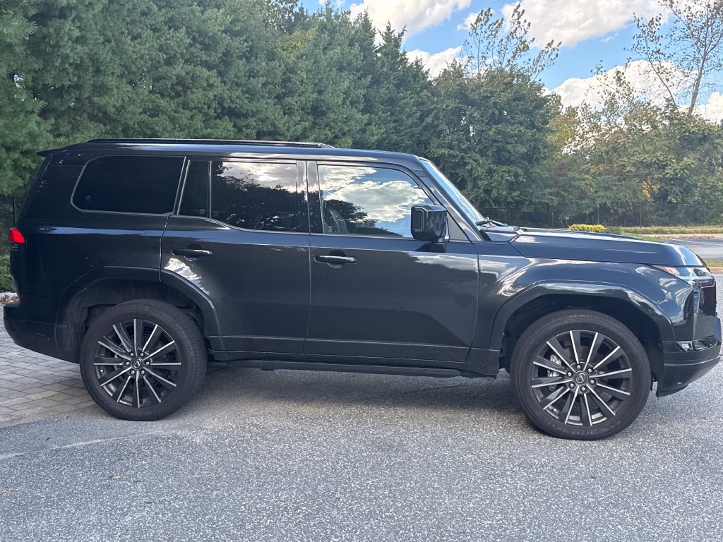 Used 2024 Lexus GX 550 w/ Accessory Package (31) AWD/4WD image 4