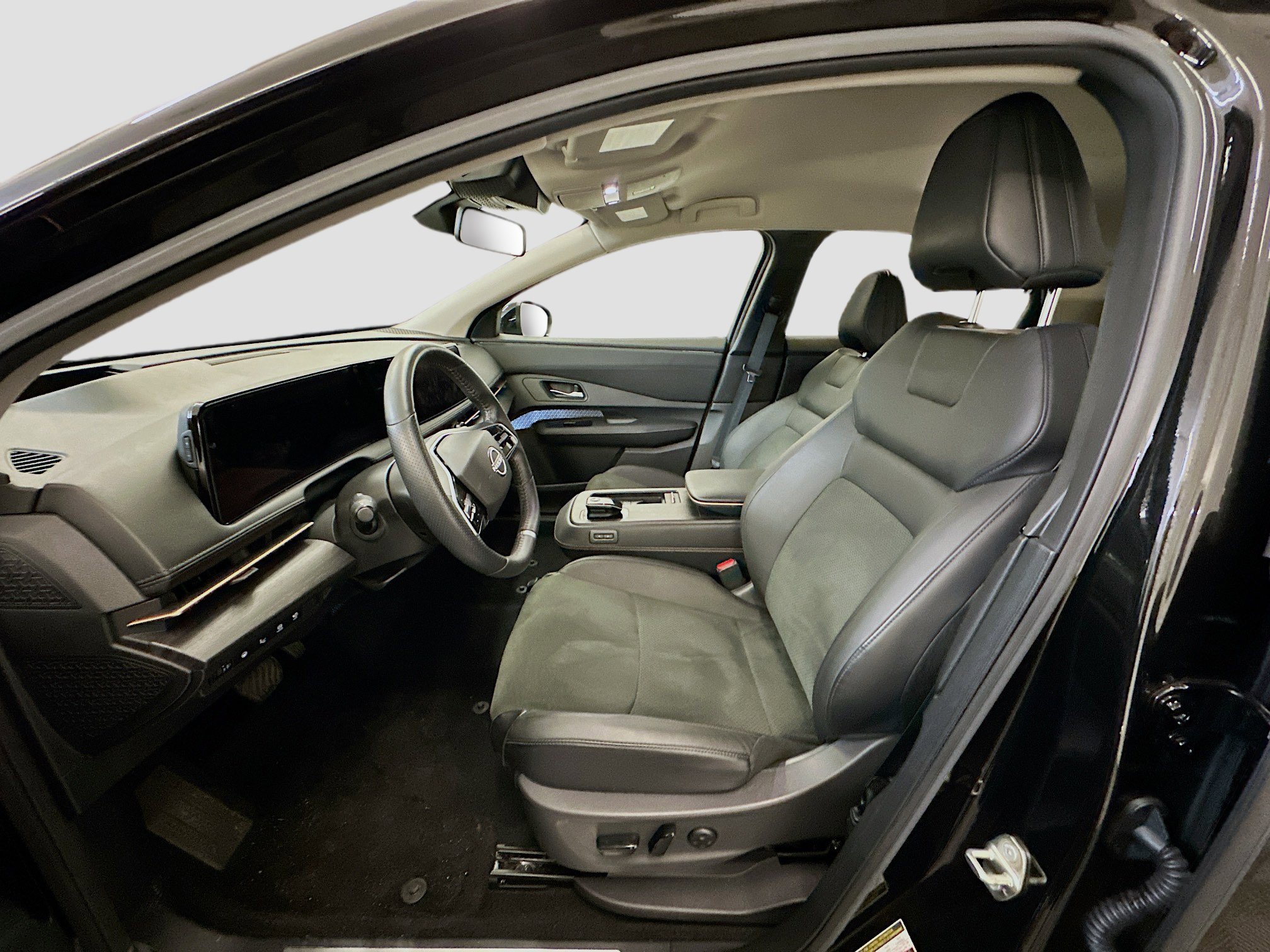 Used 2023 Nissan Ariya AWD image 13