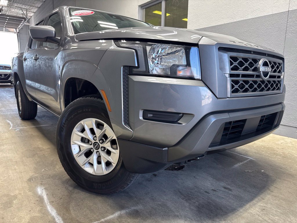Used 2024 Nissan Frontier SV AWD/4WD image 2